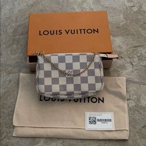 ✨SOLD ✨Louis Vuitton Mini Pochette Accessories